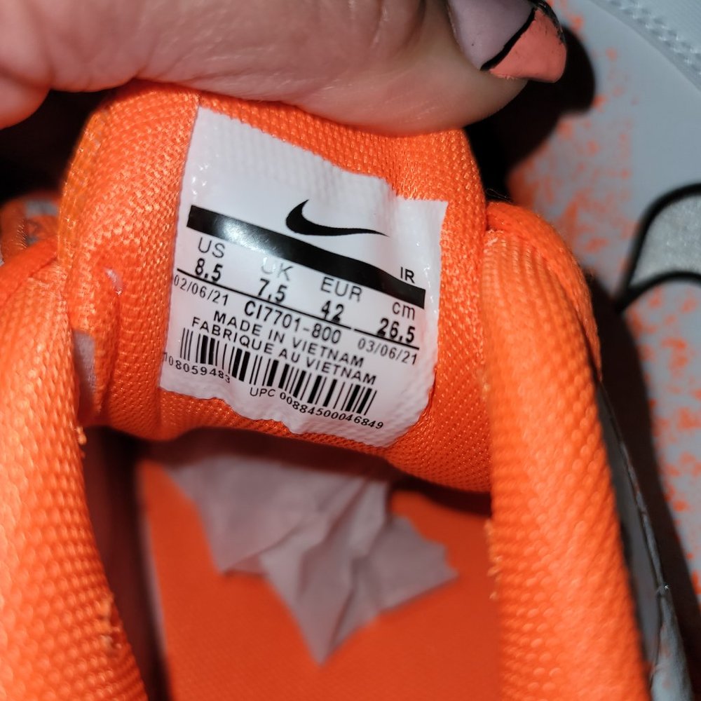 Nike - Picture 4 of 4